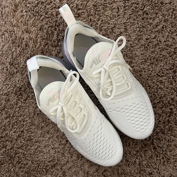 Nike Air Max 270 - Picture 2 of 2